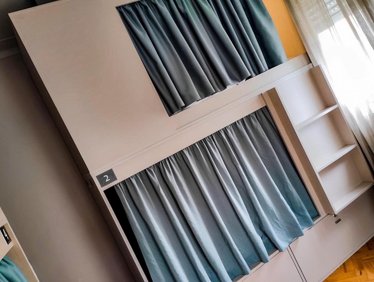 Hostel Vila Nova บีลาโนวาเดกายา ภายนอก รูปภาพ